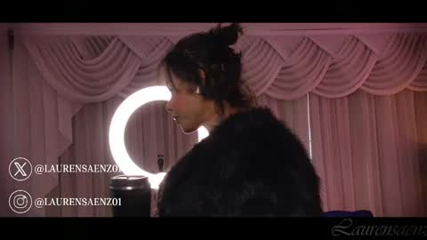 Lauren Saenz online show from January 17, 12:10 pm