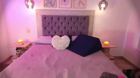 Lauren Saenz online show from May 5, 12:19 pm