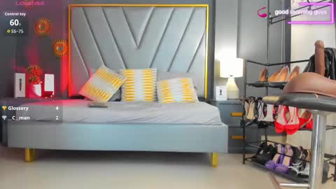 Snapshot of laurenwells_ chatting on September 15, 9:22 pm LAUREN My schedule 1400 - 2200 GMT -5 online show from September 15, 9:22 pm
