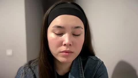 Amelia online show from May 20, 4:04 pm