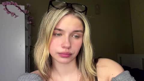 Bella online show from May 11, 4:04 pm