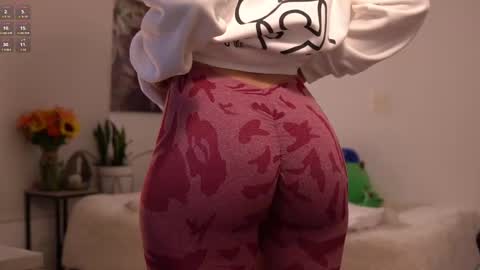 Snapshot of laurita_4 chatting on February 11, 12:58 pm laurita_4 online show from February 11, 12:58 pm