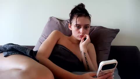 laurkacute online show from August 6, 3:52 pm