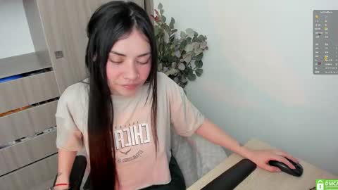 Lauryn online show from May 4, 6:55 pm