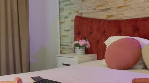 Lauryn online show from September 21, 6:45 am
