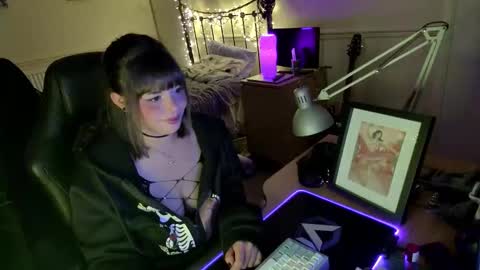 Lavenderrzz online show from November 27, 1:14 pm