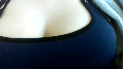 layannalea online show from May 22, 2:31 am