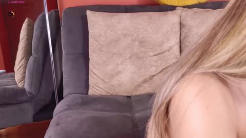 layla_17 online show from March 25, 1:11 am