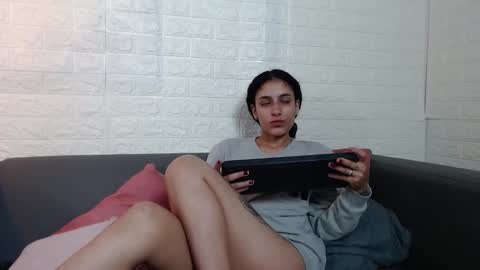 Layla online show from February 22, 1:00 am