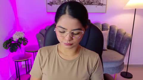 Layla Breezee online show from May 11, 11:45 am