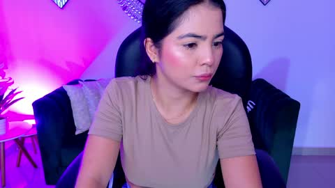Layla Breezee online show from May 6, 11:58 am