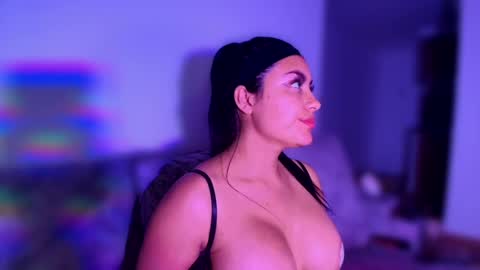 Layla online show from April 8, 4:58 am