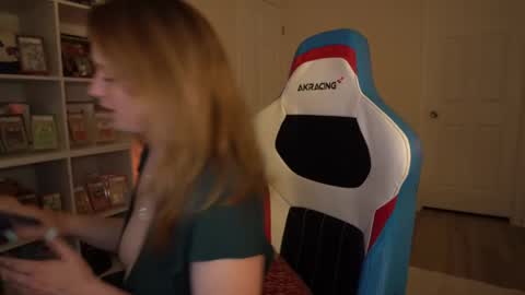 Layla Universe online show from April 25, 4:26 am