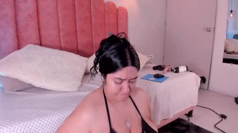 Leah online show from December 22, 2:42 pm