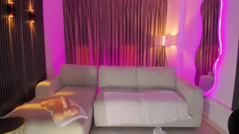 Leah  Greyy online show from May 9, 12:07 pm