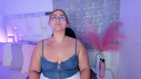 Leah  online show from May 26, 2:00 am