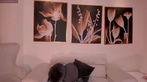 leahnovac online show from November 17, 12:06 pm