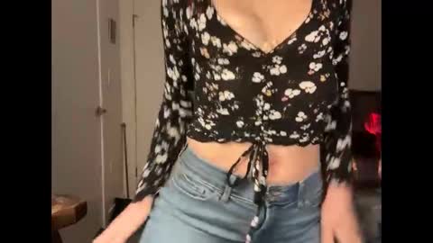 Leah Sparkles online show from January 17, 9:55 pm