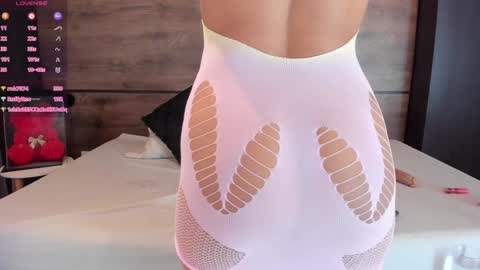 Snapshot of leamonroe__ chatting on December 28, 4:41 pm Hey Im Lea online show from December 28, 4:41 pm