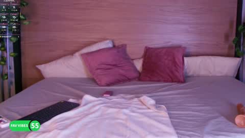 Snapshot of leamonroe__ chatting on September 22, 10:08 pm Hey Im Lea online show from September 22, 10:08 pm