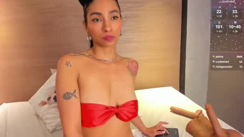 Snapshot of leamonroe__ chatting on February 21, 4:37 pm Hey Im Lea online show from February 21, 4:37 pm
