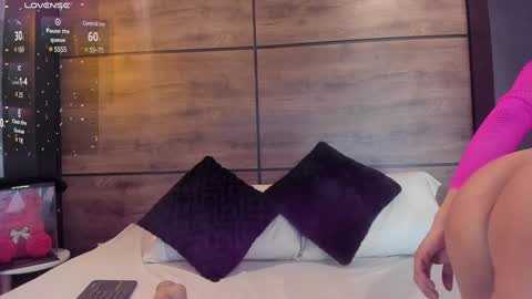 Snapshot of leamonroe__ chatting on January 4, 4:22 pm Hey Im Lea online show from January 4, 4:22 pm