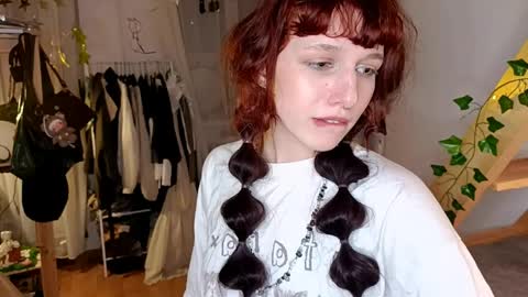 leelooyolo online show from April 10, 9:43 pm