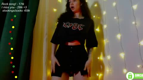 hey Im Leia and I love rock  online show from April 5, 7:24 pm