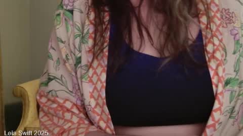 Leia Swift online show from October 25, 10:56 am