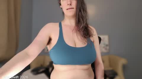 Leia Swift online show from April 4, 1:10 pm