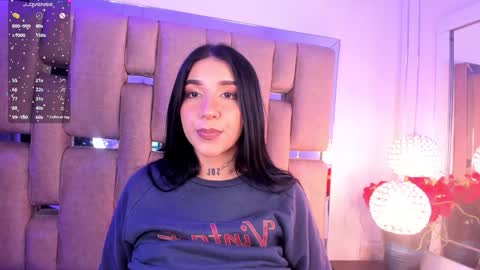 Snapshot of leiawong chatting on December 3, 5:41 am Leia online show from December 3, 5:41 am