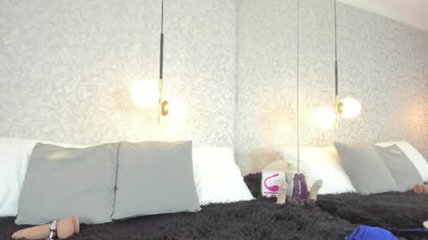 LEIGH ANGELS online show from May 11, 10:07 pm