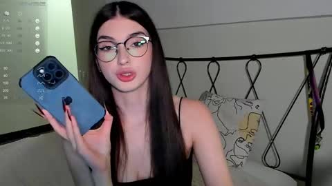 Leila online show from February 12, 8:29 pm