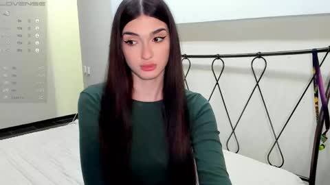 Leila online show from February 13, 6:05 pm