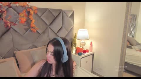 Leizathompson online show from October 27, 8:03 pm