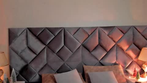 Leizathompson online show from December 2, 5:26 pm