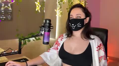 Lemi online show from December 18, 2:33 pm