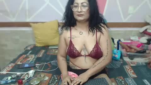 lena_lawson online show from May 26, 6:46 am