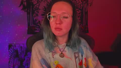 leona online show from December 17, 5:04 pm