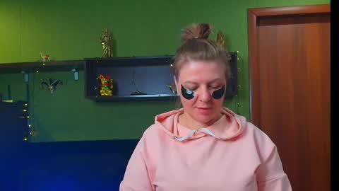 Leona tracie online show from April 30, 7:52 pm