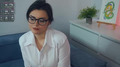 Mia online show from October 29, 8:29 am