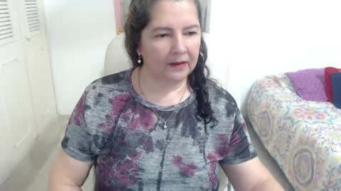 leonela   online show from May 12, 2:42 am