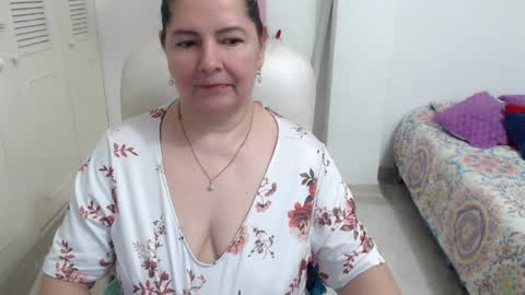 leonela   online show from May 4, 2:26 am