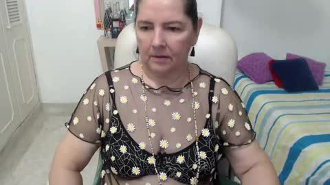 leonela   online show from May 21, 3:15 am
