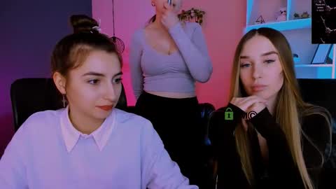 leslie_bird online show from March 24, 10:09 am