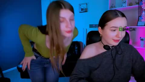 leslie_bird online show from February 6, 9:56 am