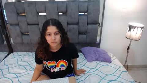 -- lesly -- online show from September 17, 12:36 pm