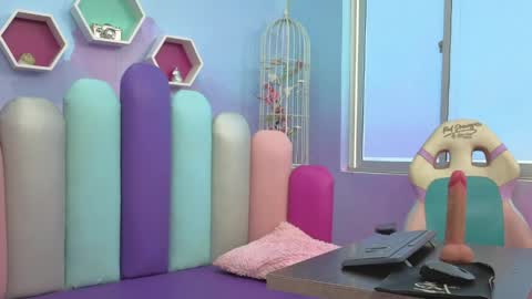 Lesly Palmer  online show from March 20, 8:58 pm