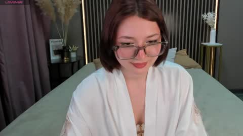 Lessi online show from April 2, 1:36 am