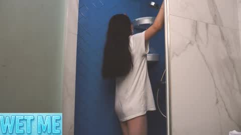 Hi my name is Lessy I am 18 years old. Im new here but I really like making new acquaintances online show from October 5, 2:05 am